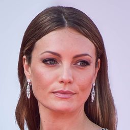 蕾拉喬治 飾演 Leah Lewisohn