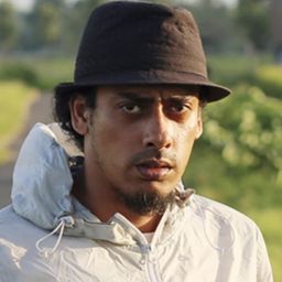 伊斯梅爾·巴斯貝斯 飾演 Gym Teacher