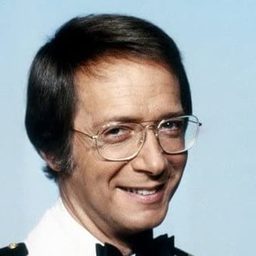 Bernie Kopell 飾演 Judge #3