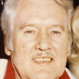 Vernon Presley 飾演 Self