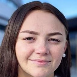 婷婷·波加茲·薩里 飾演 Elina