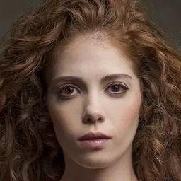 蘇·古特魯 飾演 Zeynep