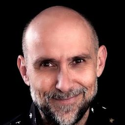 David Ramírez 飾演 Damián