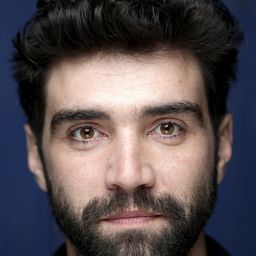 Alec Secareanu 飾演 Tomaz
