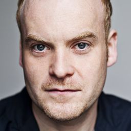 Jack Tarlton 飾演 Charles Richards