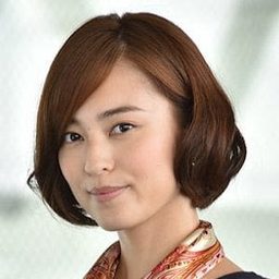 滝裕可里 飾演 