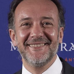 荷西·路易斯·葛雷西亞斯·佩雷茲 飾演 Big Blue Cat