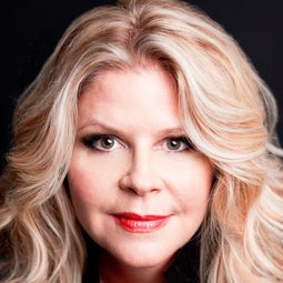 Susan Graham 飾演 Self - Host