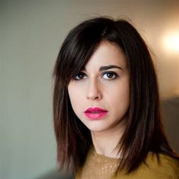 Léopoldine Serre 飾演 Camélia