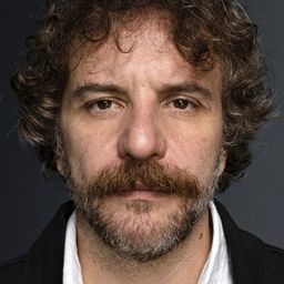 萊安德羅·拉摩斯 飾演 Raul