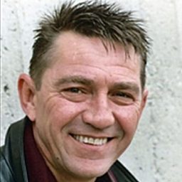 B. Anthony Cohen 飾演 Straight Razor Man