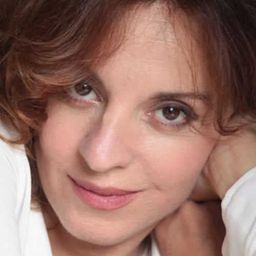 Lysiane Meis 飾演 Laure