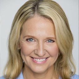 Andrea Cohen 飾演 Eileen Hesper