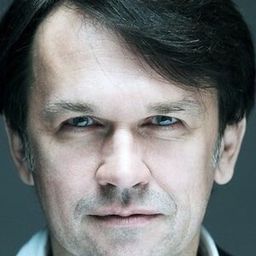 馬丁·梅 飾演 Ullmann