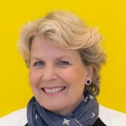Sandi Toksvig 飾演 Self