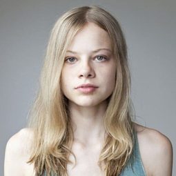 艾瑪·巴汀 飾演 Franka Hummels