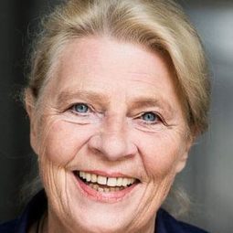 Christiane Blumhoff - Utta Danella - Schokolade im Sommer演員 飾演Kundin Frau Moser