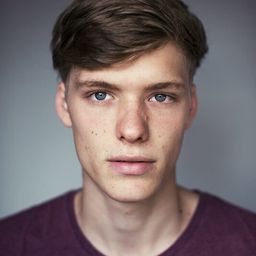 Til Schindler 飾演 