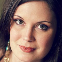 Erin Bethea - 強人足跡演員 飾演Alicia Houston