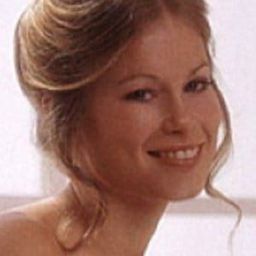 Lynn Theel 飾演 Beth