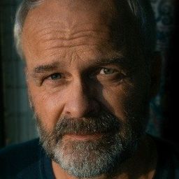 約瑟芬·伯恩布什 飾演 Kenny Starfighter