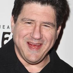 彼得·阿佩爾 飾演 Malky