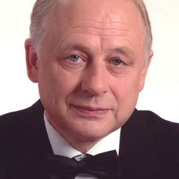 Andrei Tolubeyev 飾演 Andrei