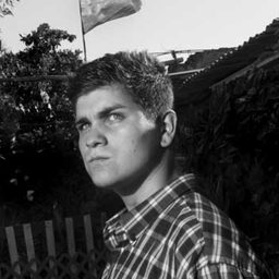 雷內·米蘭達 飾演 Charlie