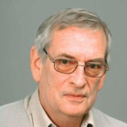 András Csiky 飾演 Varga