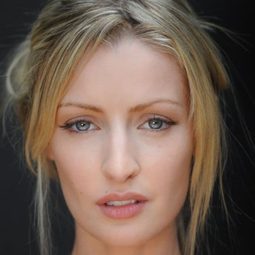 Hannah Cowley - 血域燃燒演員 飾演Monique Grant