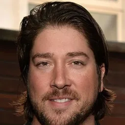 Tanner Beard 飾演 Günther