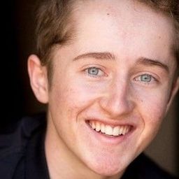 Nicholas Bakopoulos-Cooke 飾演 Jason