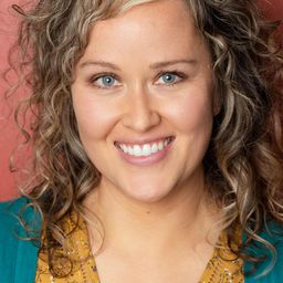 Samantha Benson - Red One 拯救隊演員 飾演Christine