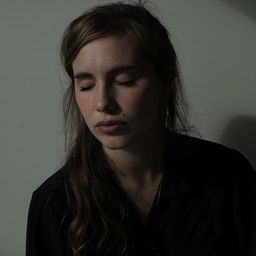 Eliza Stuyck 飾演 Pia