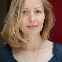 Aleksandra Yermak 飾演 La femme de la station-service