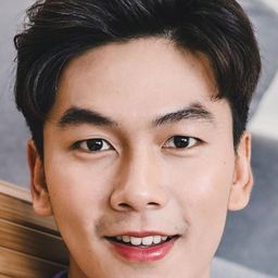 帕努潘·詹塔納旺 飾演 Glun