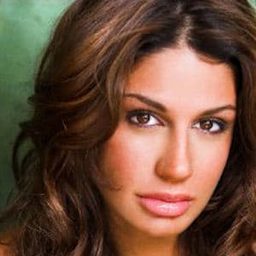 Diana Parros 飾演 Yoga student