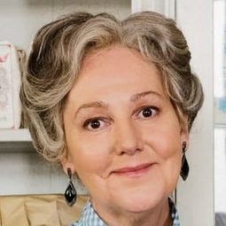 Lena T. Hansson 飾演 Magda Säll