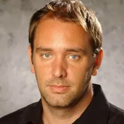 Trey Parker 飾演 Balthazar Bratt (voice)