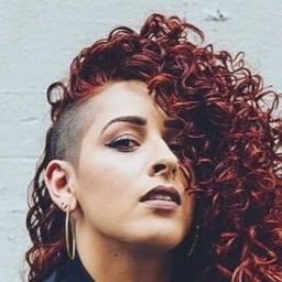 Jeslyn Gorman 飾演 Self - Background Vocalist