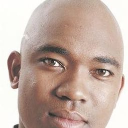 Aubrey Poolo 飾演 Unathi