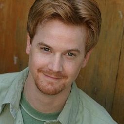 艾瑞·卡賽 飾演 Trey Farber