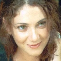 Monica Cervini 飾演 Piera