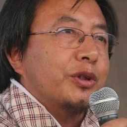 Jigme Drukpa 飾演 Gold Face Musician