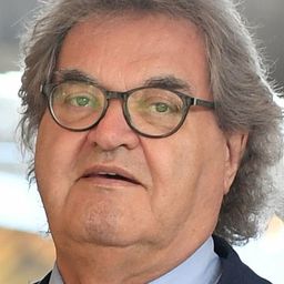 Helmut Markwort 飾演 Cardinal