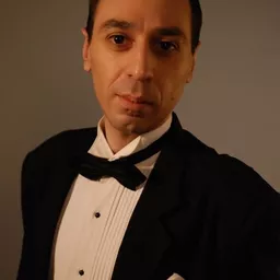 Armen Muradyan 飾演 young man