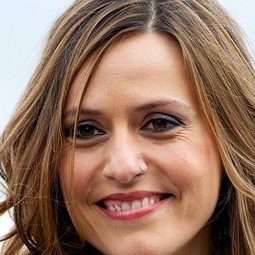 伊特斯爾伊圖諾 飾演 Sor Angustias