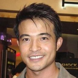 Watchara Tangkaprasert 飾演 Bussaba's Father