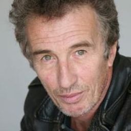 Marc Chapiteau 飾演 Bouchet