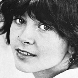 Francesca Marciano 飾演 Self